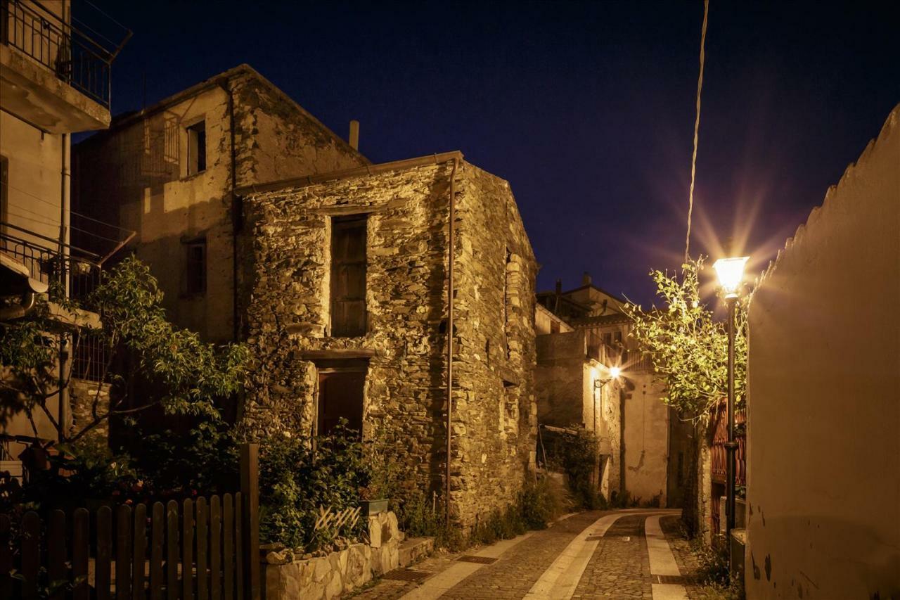 Ussàssai B＆B ジェンナーク Bed & Breakfast エクステリア 写真